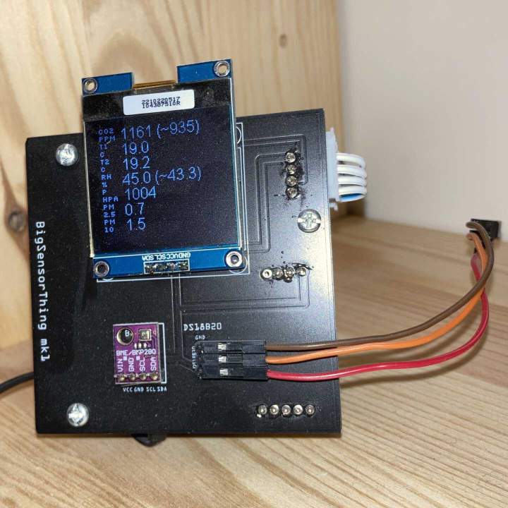 esp_mobile setup board, note the 10cm wire on the dallas sensor