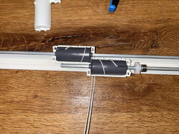 Spools fully extended. Note I have 1.5 wraps on the spools corresponding to the top bar and 1.0 wrap on the other. This was guess work.